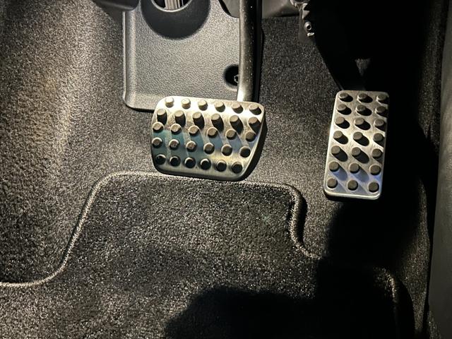 GLB GLB200d 4マチックAMGレザエクスクルシブP パノラマサンルーフ/後期モデル/AMGライン/AMGレザーエクスクルーシブP/コンフォートP/本革シート/シートヒーター/メモリー付きパワーシート/アンビエントライト64色/記録簿/禁煙車両(23枚目)