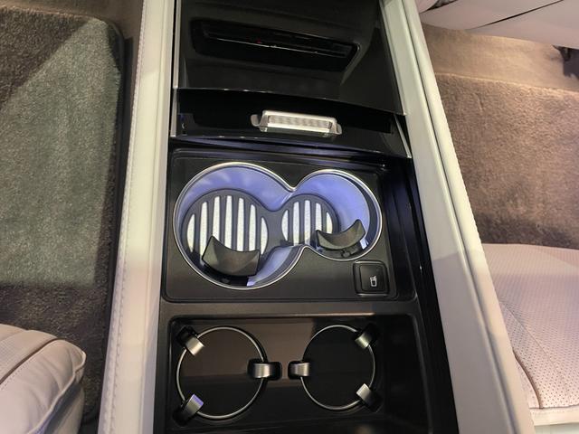 GLS GLS600 ファーストクラスパッケージ 弊社下取り/ファーストクラスP/ナッパーレザーシート/パノラマサンルーフ/本革シート/クーリングボックス/左右独立シート(後席)/専用シャンパングラス格納/電動ブラインド(後席)/エアサス/360度カ(19枚目)