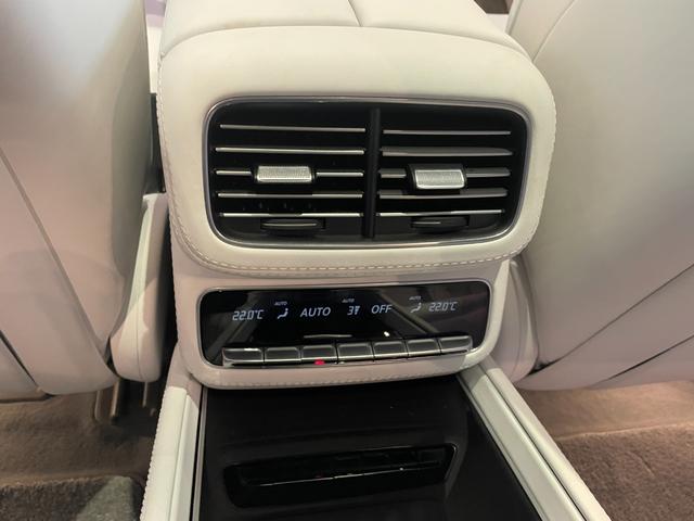 GLS GLS600 ファーストクラスパッケージ 弊社下取り/ファーストクラスP/ナッパーレザーシート/パノラマサンルーフ/本革シート/クーリングボックス/左右独立シート(後席)/専用シャンパングラス格納/電動ブラインド(後席)/エアサス/360度カ(28枚目)
