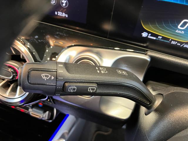 ＧＬＢ ＧＬＢ３５　４マチック　弊社下取り／前期／メモリー付きパワーシート／本革シート／パノラマサンルーフ／純正ドラレコ前後／３６０度カメラ／シートヒーター／ブルメスター／ＨＵＤ／オートハイビーム／電動トランク／ワンオーナー／禁煙（10枚目）