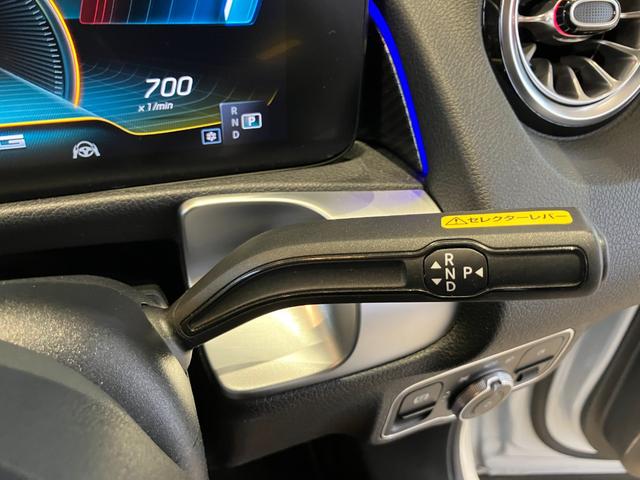 ＧＬＢ ＧＬＢ３５　４マチック　弊社下取り／前期／メモリー付きパワーシート／本革シート／パノラマサンルーフ／純正ドラレコ前後／３６０度カメラ／シートヒーター／ブルメスター／ＨＵＤ／オートハイビーム／電動トランク／ワンオーナー／禁煙（11枚目）