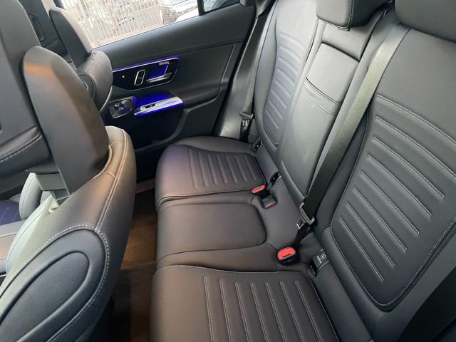 GLC GLC350e4MスポツEDスタAMGレザエクスクP AMGレザーエクスクルーシブP/パノラマサンルーフ/本革/ヘッドアップディスプレイ/ブルメスター/アンビエントライト64色/メモリー付きパワーシート/360度カメラ/ワイヤレスチャージング/記録簿(28枚目)