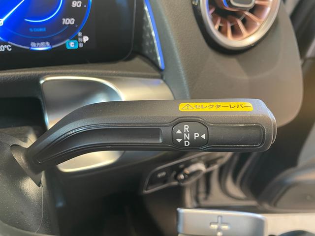 EQB EQB250+ 弊社デモカー/電動トランク/オートハイビーム/360度カメラ/キーレス/ワイヤレスチャージング/パノラマサンルーフ/シートヒーター/純正ドラレコ/電動シートメモリー付/記録簿/禁煙車/ワンオーナー(11枚目)