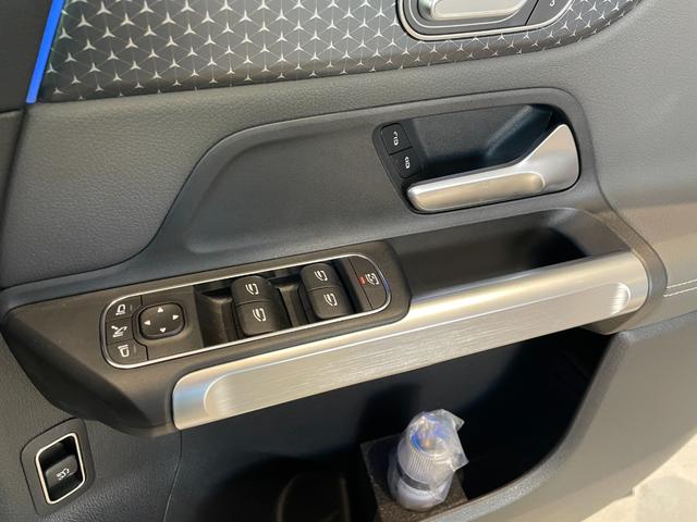 EQB EQB250+ 弊社デモカー/電動トランク/オートハイビーム/360度カメラ/キーレス/ワイヤレスチャージング/パノラマサンルーフ/シートヒーター/純正ドラレコ/電動シートメモリー付/記録簿/禁煙車/ワンオーナー(17枚目)