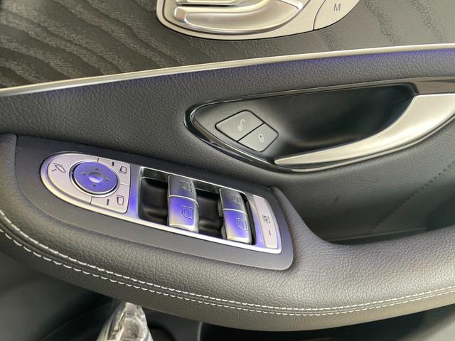 ＧＬＣ ＧＬＣ２２０ｄ　４マチック　ＡＭＧライン　弊社下取車両／メモリー付き電動パワーシート／シートヒーター／ワイヤレスチャージング／３６０°カメラ／４輪駆動車／オートハイビーム／アンビエントライト６４色／ＬＥＤヘッドライト／ハーフレザーシート（14枚目）