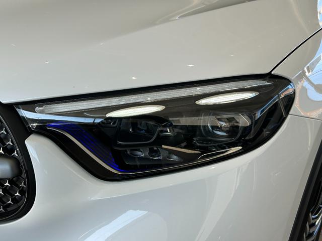 GLC GLC220d 4マチック ドライバーズパッケージ 弊社下取車/ドライバーズパッケージ/レザーエクスクルーシブパッケージ/リアアクスルステアリング/ヘッドアップディスプレイ/360°カメラ/パノラミックスライディングルーフ/純正ドライブレコーダ前後/本(11枚目)