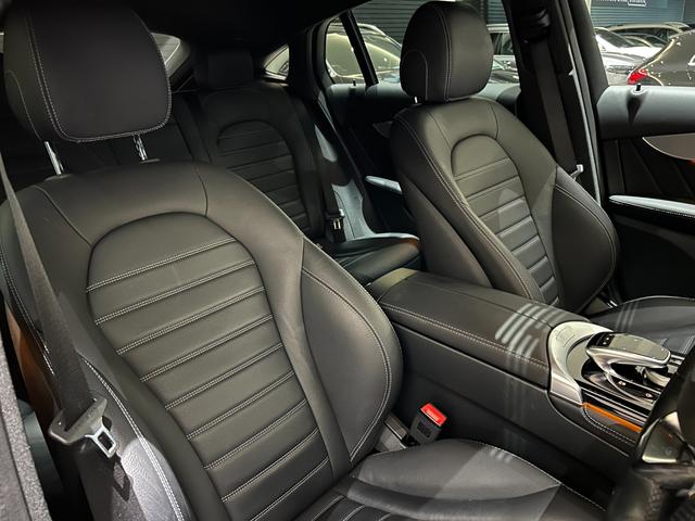 GLC GLC220d 4マチッククーペスポーツ(本革仕様) 弊社下取車/本革使用/ブルメスタースピーカー/メモリー付き電動パワーシート/シートヒーター/純正ドライブレコーダー前/ヘッドアップディスプレイ/アンビエントライト/オートハイビーム/ブラックシート(4枚目)