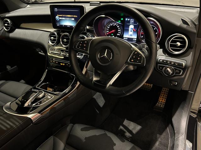GLC GLC220d 4マチッククーペスポーツ(本革仕様) 弊社下取車/本革使用/ブルメスタースピーカー/メモリー付き電動パワーシート/シートヒーター/純正ドライブレコーダー前/ヘッドアップディスプレイ/アンビエントライト/オートハイビーム/ブラックシート(5枚目)