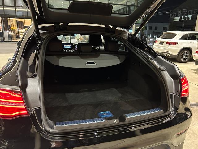 GLC GLC220d 4マチッククーペスポーツ(本革仕様) 弊社下取車/本革使用/ブルメスタースピーカー/メモリー付き電動パワーシート/シートヒーター/純正ドライブレコーダー前/ヘッドアップディスプレイ/アンビエントライト/オートハイビーム/ブラックシート(8枚目)