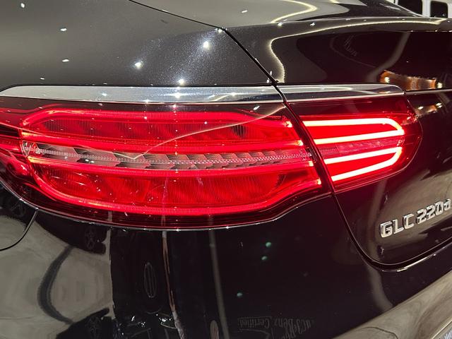 GLC GLC220d 4マチッククーペスポーツ(本革仕様) 弊社下取車/本革使用/ブルメスタースピーカー/メモリー付き電動パワーシート/シートヒーター/純正ドライブレコーダー前/ヘッドアップディスプレイ/アンビエントライト/オートハイビーム/ブラックシート(13枚目)