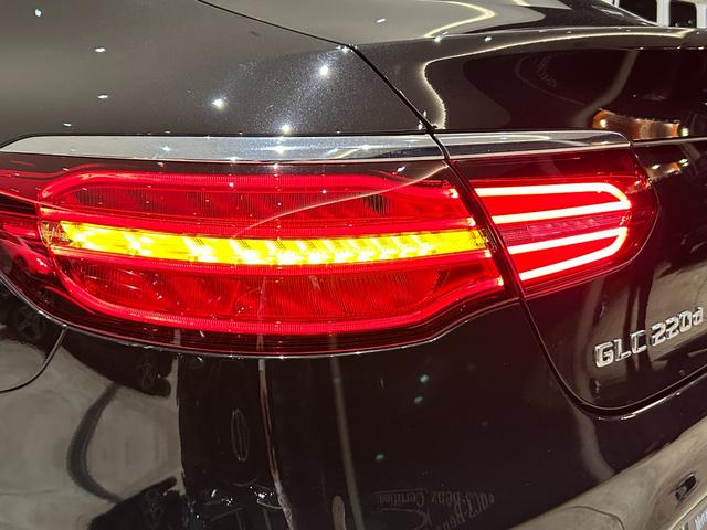 GLC GLC220d 4マチッククーペスポーツ(本革仕様) 弊社下取車/本革使用/ブルメスタースピーカー/メモリー付き電動パワーシート/シートヒーター/純正ドライブレコーダー前/ヘッドアップディスプレイ/アンビエントライト/オートハイビーム/ブラックシート(14枚目)