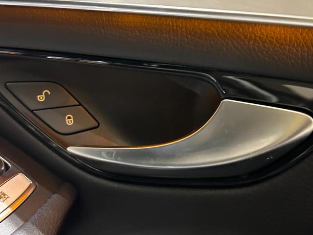 GLC GLC220d 4マチッククーペスポーツ(本革仕様) 弊社下取車/本革使用/ブルメスタースピーカー/メモリー付き電動パワーシート/シートヒーター/純正ドライブレコーダー前/ヘッドアップディスプレイ/アンビエントライト/オートハイビーム/ブラックシート(21枚目)