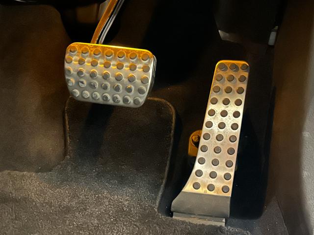 GLC GLC220d 4マチッククーペスポーツ(本革仕様) 弊社下取車/本革使用/ブルメスタースピーカー/メモリー付き電動パワーシート/シートヒーター/純正ドライブレコーダー前/ヘッドアップディスプレイ/アンビエントライト/オートハイビーム/ブラックシート(28枚目)