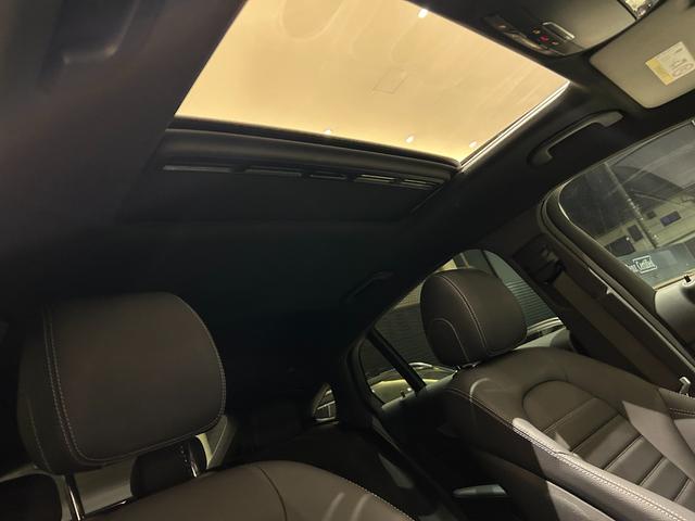 GLC GLC220d 4マチッククーペスポーツ(本革仕様) 弊社下取車/本革使用/ブルメスタースピーカー/メモリー付き電動パワーシート/シートヒーター/純正ドライブレコーダー前/ヘッドアップディスプレイ/アンビエントライト/オートハイビーム/ブラックシート(51枚目)