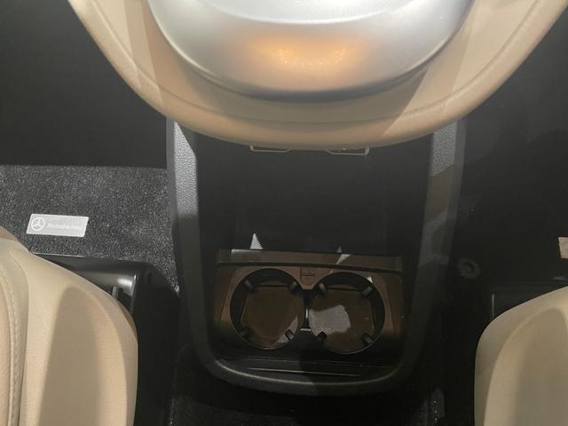 納車前整備はメーカー規定に基づき併設工場で入念に行います。メルセデス・ベンツ指定のツールと技術を用い、メーカーの研修を受けたメカニックがお客様のお車を整備いたします。神奈川運輸支局指定整備工場です。