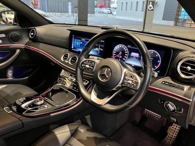 納車前整備はメーカー規定に基づき併設工場で入念に行います。メルセデス・ベンツ指定のツールと技術を用い、メーカーの研修を受けたメカニックがお客様のお車を整備いたします。神奈川運輸支局指定整備工場です。