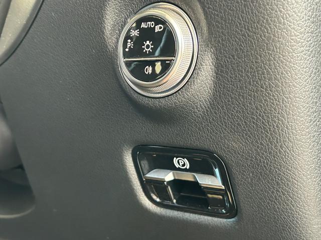 Cクラス C200 ラグジュアリー 弊社デモカー/リアアクスルステアリング/ヘッドアップディスプレイ/360°カメラ/ブルメスタースピーカー/メモリー付き電動パワーシート/シートヒーター/シートエアコン/純正ドライブレコーダ(17枚目)