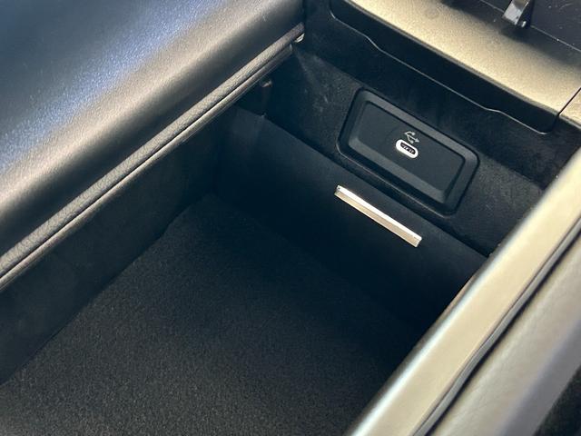 Cクラス C200 ラグジュアリー 弊社デモカー/リアアクスルステアリング/ヘッドアップディスプレイ/360°カメラ/ブルメスタースピーカー/メモリー付き電動パワーシート/シートヒーター/シートエアコン/純正ドライブレコーダ(20枚目)