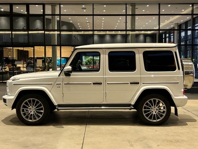 Ｇクラス Ｇ５５０　ＡＭＧライン　弊社下取車両／左ハンドル／ブルメスタースピーカー／アンビエントライト６４色／純正ドライブレコーダー／ダブルエアコン／パノラマサンルーフ／３６０°カメラ／メモリー付き電動シート／シートヒーター／禁煙（2枚目）