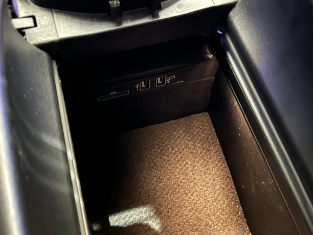 Ｇクラス Ｇ５５０　ＡＭＧライン　弊社下取車両／左ハンドル／ブルメスタースピーカー／アンビエントライト６４色／純正ドライブレコーダー／ダブルエアコン／パノラマサンルーフ／３６０°カメラ／メモリー付き電動シート／シートヒーター／禁煙（34枚目）