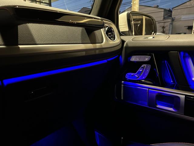 Ｇクラス Ｇ５５０　ＡＭＧライン　弊社下取車両／左ハンドル／ブルメスタースピーカー／アンビエントライト６４色／純正ドライブレコーダー／ダブルエアコン／パノラマサンルーフ／３６０°カメラ／メモリー付き電動シート／シートヒーター／禁煙（50枚目）