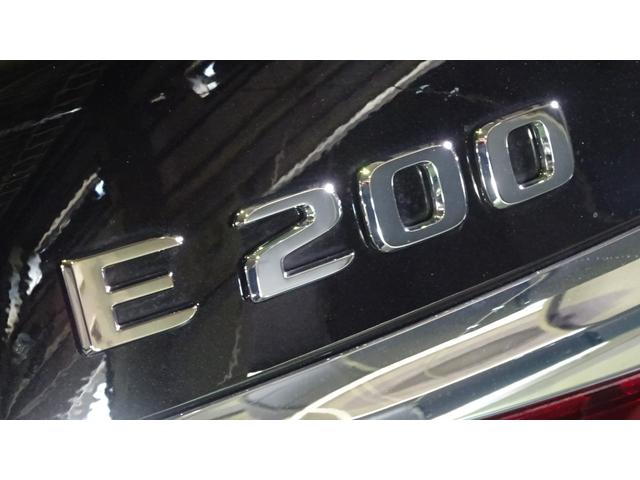 Ｅ２００　スポーツ　ＡＭＧラインインテリア　パノラミックスライディングルーフ　エアバランスパッケージ　ＢｕｒｍｅｓｔｅｒRサラウンドサウンドシステム　ヘッドアップディスプレイ　ナッパレザーブラック（グレーステッチ）(12枚目)