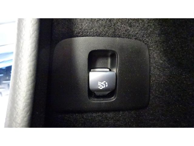 Ｅクラスステーションワゴン Ｅ２００ステーションワゴンアバギャルドＡＭＧラインＰ　アドバンスドパッケージ　デジタルインテリアパッケージ　レザーエクスクルーシブパッケージ　パノラミックスライディングルーフ　弊社新車デモカー　純正ドライブレコーダー付き（20枚目）
