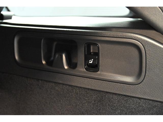 Cクラスステーションワゴン C220dステーションワゴンアバンギルドAMGライP ベーシックPKG パノラミックスライディングルーフ 弊社新車デモカー 純正ドライブレコーダー付き(64枚目)