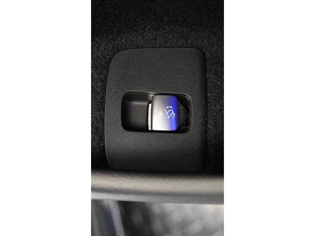 Ｅクラス Ｅ２２０ｄ　アバンギャルド　ＡＭＧラインパッケージ　アドバンスドＰＫＧ　パノラミックスライディングルーフ　弊社新車デモカー　純正ドライブレコーダー付き（20枚目）