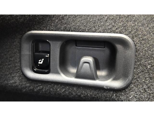 Ｅクラス Ｅ２２０ｄ　アバンギャルド　ＡＭＧラインパッケージ　アドバンスドＰＫＧ　パノラミックスライディングルーフ　弊社新車デモカー　純正ドライブレコーダー付き（63枚目）
