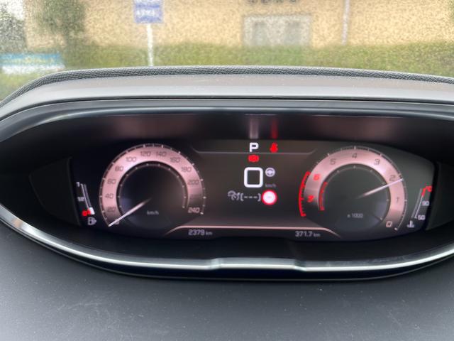 ３００８ ＧＴ　新車保証継承　パノラミックサンルーフ　ＥＴＣ　レーンアシスト　スマートキ－　衝突軽減ブレーキ　ハンズフリーテールゲート　アクティブクルーズコントロール　レーンキープアシスト（11枚目）