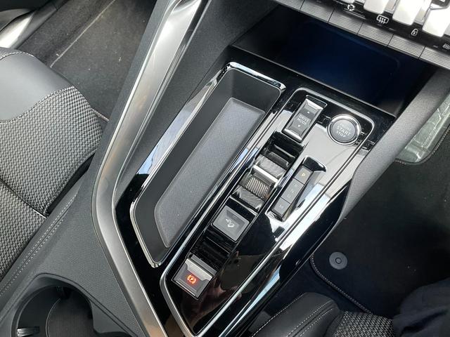 ３００８ ＧＴ　新車保証継承　パノラミックサンルーフ　ＥＴＣ　レーンアシスト　スマートキ－　衝突軽減ブレーキ　ハンズフリーテールゲート　アクティブクルーズコントロール　レーンキープアシスト（20枚目）