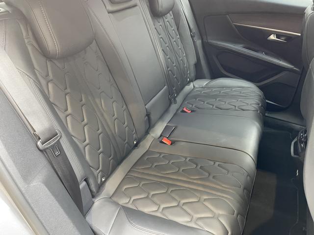 ３００８ ＧＴ　エグゼクティブエディション　ブラックナッパレザーシート　２２５／５５　Ｒ１８タイヤ　１２０台限定販売　３６０°ビジョン付きパークアシスト　１．６Ｌ　直列４気筒ターボエンジン　フルＬＥＤヘッドライト　スタティックコーナリングライト（10枚目）