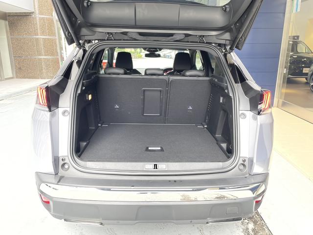 ３００８ ＧＴ　エグゼクティブエディション　ブラックナッパレザーシート　２２５／５５　Ｒ１８タイヤ　１２０台限定販売　３６０°ビジョン付きパークアシスト　１．６Ｌ　直列４気筒ターボエンジン　フルＬＥＤヘッドライト　スタティックコーナリングライト（11枚目）