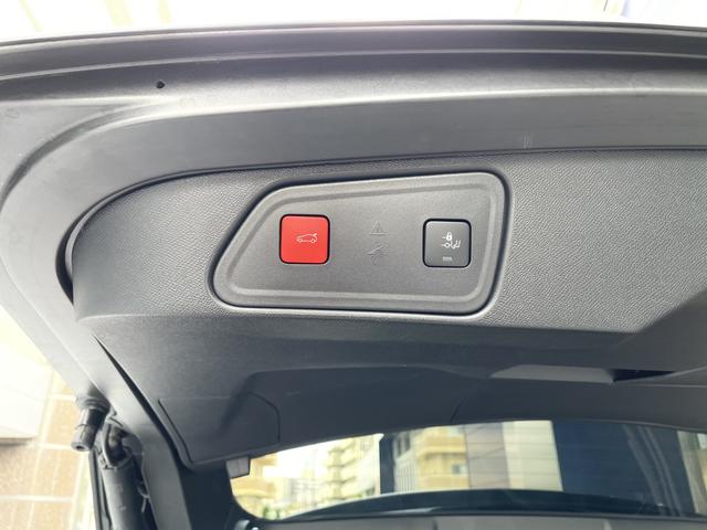 ３００８ ＧＴ　エグゼクティブエディション　ブラックナッパレザーシート　２２５／５５　Ｒ１８タイヤ　１２０台限定販売　３６０°ビジョン付きパークアシスト　１．６Ｌ　直列４気筒ターボエンジン　フルＬＥＤヘッドライト　スタティックコーナリングライト（13枚目）