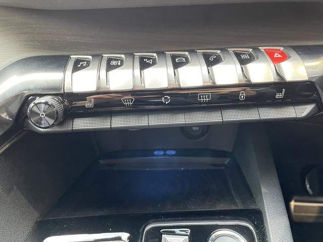 ３００８ ＧＴ　エグゼクティブエディション　ブラックナッパレザーシート　２２５／５５　Ｒ１８タイヤ　１２０台限定販売　３６０°ビジョン付きパークアシスト　１．６Ｌ　直列４気筒ターボエンジン　フルＬＥＤヘッドライト　スタティックコーナリングライト（14枚目）