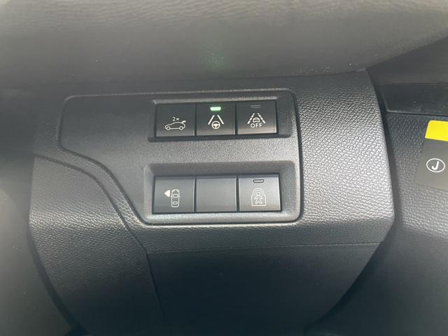 ３００８ ＧＴ　エグゼクティブエディション　ブラックナッパレザーシート　２２５／５５　Ｒ１８タイヤ　１２０台限定販売　３６０°ビジョン付きパークアシスト　１．６Ｌ　直列４気筒ターボエンジン　フルＬＥＤヘッドライト　スタティックコーナリングライト（16枚目）