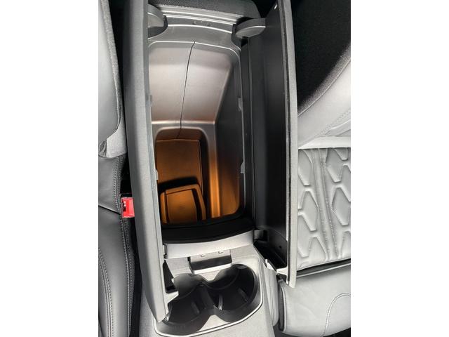 ３００８ ＧＴ　エグゼクティブエディション　ブラックナッパレザーシート　２２５／５５　Ｒ１８タイヤ　１２０台限定販売　３６０°ビジョン付きパークアシスト　１．６Ｌ　直列４気筒ターボエンジン　フルＬＥＤヘッドライト　スタティックコーナリングライト（17枚目）