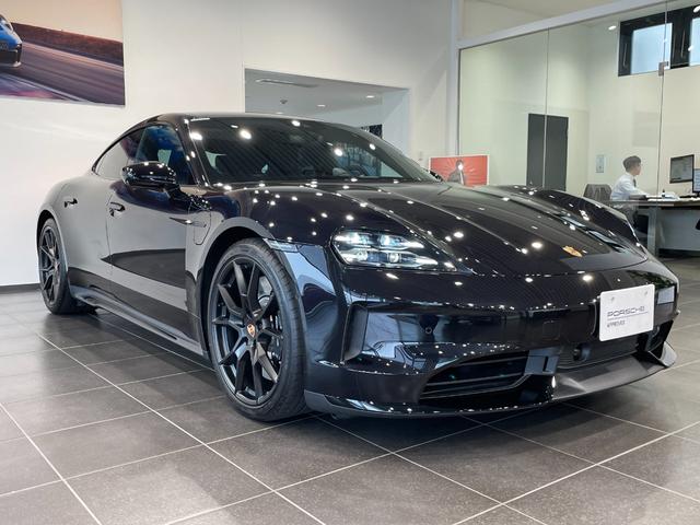 タイカン タイカンGTS 認中/左ハンドル/後期モデル/パノラマルーフ/21インチスパイダーAW/リアアクスルステアリング/GTSインテリアPKG/HDマトリクスヘッドライト/アクティブレーンキープ/PSCBハイグロス塗装(4枚目)