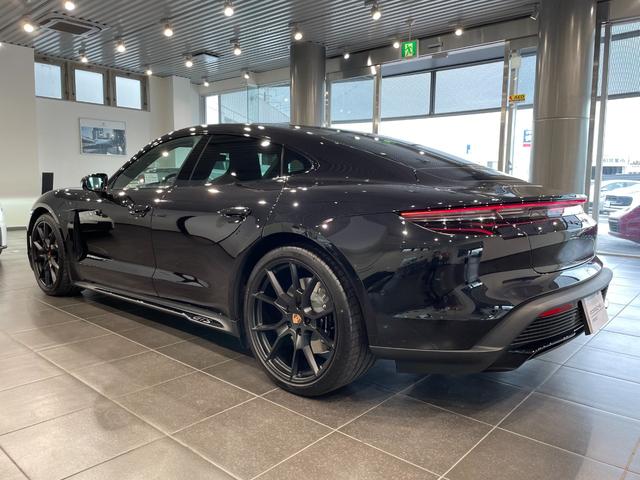 タイカン タイカンGTS 認中/左ハンドル/後期モデル/パノラマルーフ/21インチスパイダーAW/リアアクスルステアリング/GTSインテリアPKG/HDマトリクスヘッドライト/アクティブレーンキープ/PSCBハイグロス塗装(6枚目)