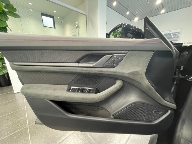 タイカン タイカンGTS 認中/左ハンドル/後期モデル/パノラマルーフ/21インチスパイダーAW/リアアクスルステアリング/GTSインテリアPKG/HDマトリクスヘッドライト/アクティブレーンキープ/PSCBハイグロス塗装(17枚目)