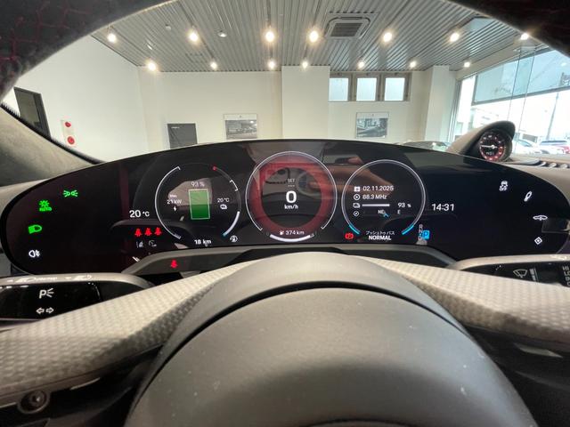 タイカン タイカンGTS 認中/左ハンドル/後期モデル/パノラマルーフ/21インチスパイダーAW/リアアクスルステアリング/GTSインテリアPKG/HDマトリクスヘッドライト/アクティブレーンキープ/PSCBハイグロス塗装(22枚目)