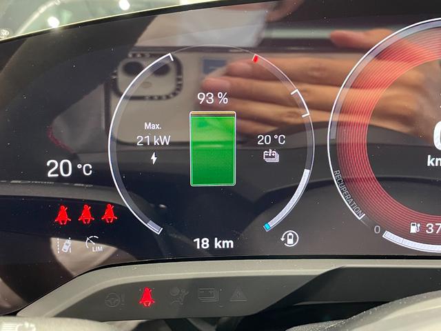 タイカン タイカンGTS 認中/左ハンドル/後期モデル/パノラマルーフ/21インチスパイダーAW/リアアクスルステアリング/GTSインテリアPKG/HDマトリクスヘッドライト/アクティブレーンキープ/PSCBハイグロス塗装(23枚目)