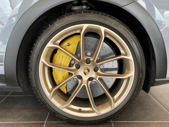 カイエンクーペ カイエンターボGT クーペ 認中/GTインテリアパッケージ/ソフトクローズドア/BOSEサウンドシステム/アクティブレーンキープ 4WD バックカメラ ハーフレザーシート サンルーフ 全周囲カメラ 電動リアゲート シートヒーター(9枚目)