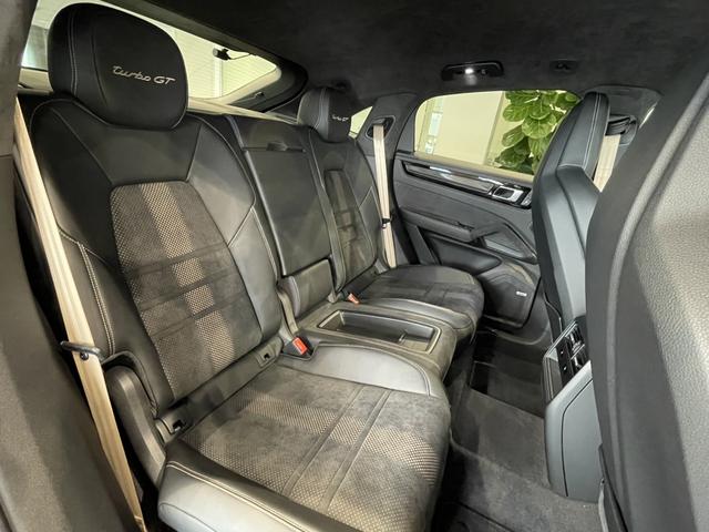 カイエンクーペ カイエンターボGT クーペ 認中/GTインテリアパッケージ/ソフトクローズドア/BOSEサウンドシステム/アクティブレーンキープ 4WD バックカメラ ハーフレザーシート サンルーフ 全周囲カメラ 電動リアゲート シートヒーター(16枚目)