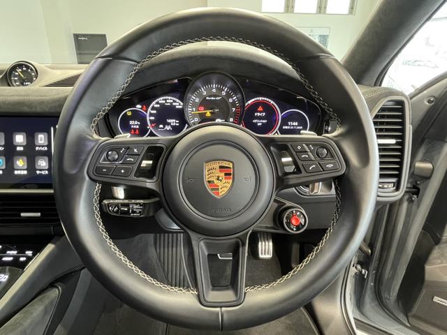 カイエンクーペ カイエンターボGT クーペ 認中/GTインテリアパッケージ/ソフトクローズドア/BOSEサウンドシステム/アクティブレーンキープ 4WD バックカメラ ハーフレザーシート サンルーフ 全周囲カメラ 電動リアゲート シートヒーター(20枚目)