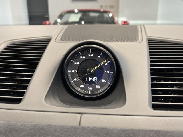 カイエンクーペ カイエンターボGT クーペ 認中/GTインテリアパッケージ/ソフトクローズドア/BOSEサウンドシステム/アクティブレーンキープ 4WD バックカメラ ハーフレザーシート サンルーフ 全周囲カメラ 電動リアゲート シートヒーター(22枚目)