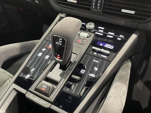 カイエンクーペ カイエンターボGT クーペ 認中/GTインテリアパッケージ/ソフトクローズドア/BOSEサウンドシステム/アクティブレーンキープ 4WD バックカメラ ハーフレザーシート サンルーフ 全周囲カメラ 電動リアゲート シートヒーター(23枚目)