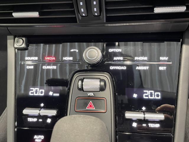 カイエンクーペ カイエンターボGT クーペ 認中/GTインテリアパッケージ/ソフトクローズドア/BOSEサウンドシステム/アクティブレーンキープ 4WD バックカメラ ハーフレザーシート サンルーフ 全周囲カメラ 電動リアゲート シートヒーター(24枚目)