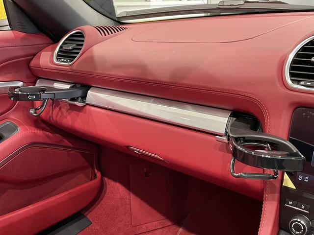 718ボクスター 718ボクスターGTS 4.0 認中/PASMスポーツ/スポーツエグゾースト/スポーツクロノ/LEDヘッドライト/フルレザー/ACC/レーンチェンジアシスト/オートエアコン/ドアレバー&ルーフハイグロスブラック(15枚目)